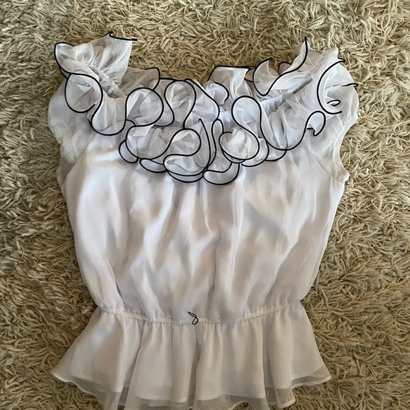 Nikki Italy women's white Sleeveless blouse, size 7(M) Crinkle Ruffles boho - Picture 13 of 15